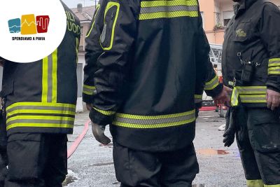 Voghera, incendio in via XX Settembre: evacuato un condominio, anziana salvata dai Carabinieri